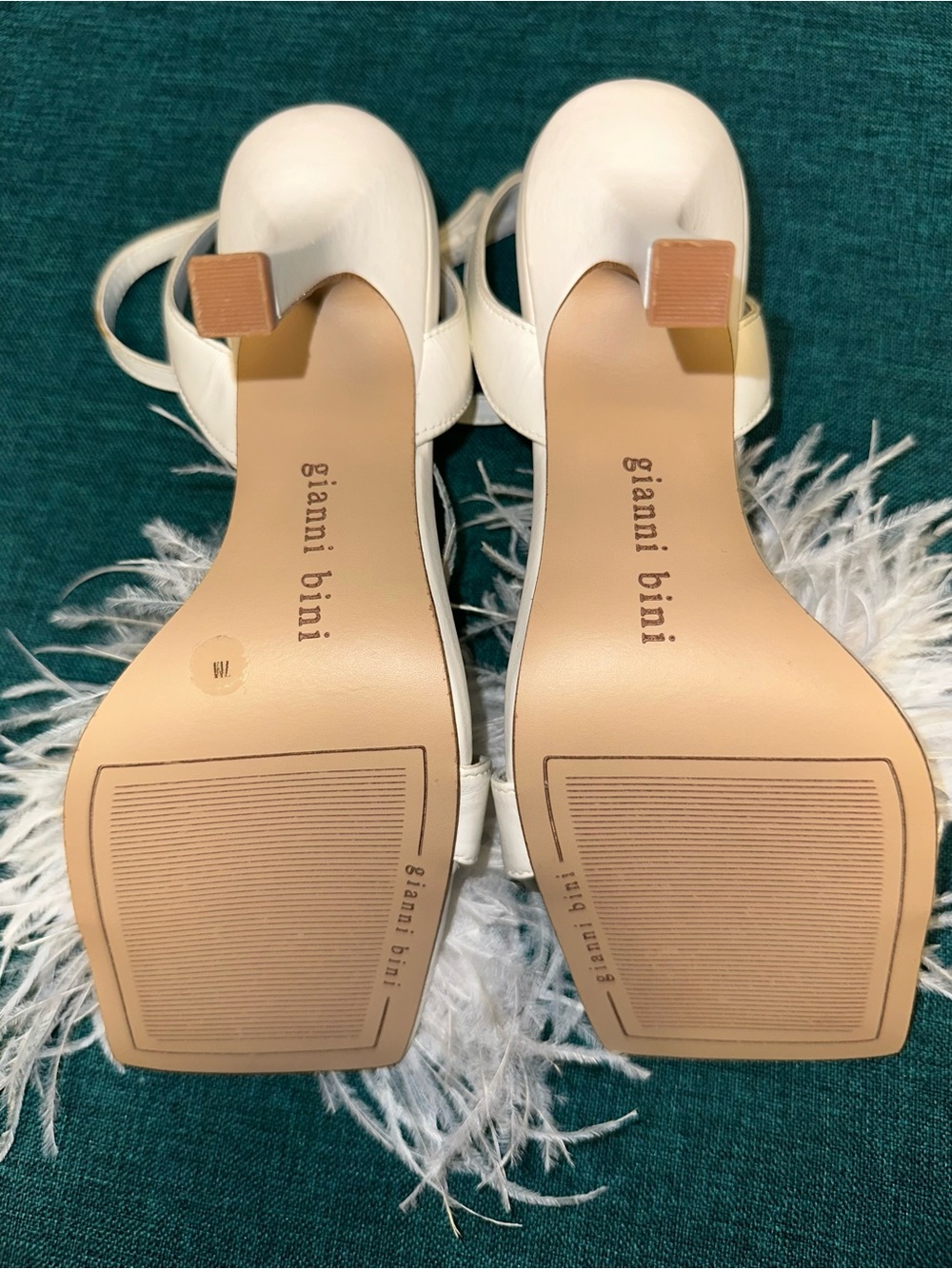 Gianni Bini Neela White Feather Boa Square Toe Dress Sandals 7.5 NEW WITHOUT BOX - Picture 6 of 6